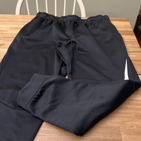NIKE ⭐️dri-fit fleece lined jogger - Picture 3 of 7